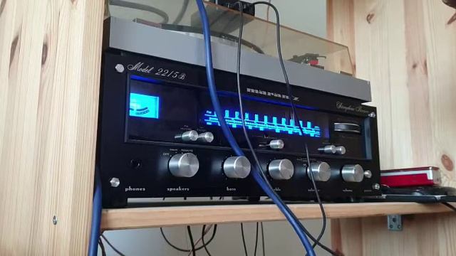 Chord Mojo 2 and iPhone 6 with Marantz 2215B-Part2 смотреть онлайн