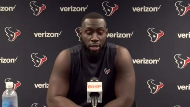 Charles Omenihu was Live at the Podium | Press Conference смотреть онлайн