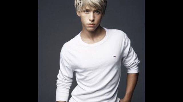 Mitch Hewer(love shine a light dance version) смотреть онлайн