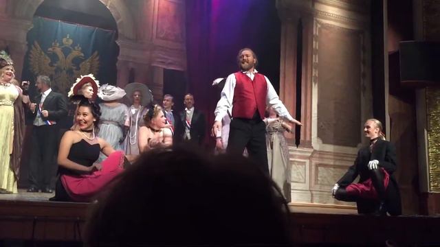 Glada änkan смотреть онлайн