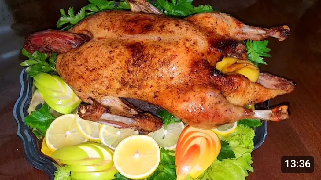 УТКА ЗАПЕЧЁННАЯ С ЯБЛОКАМИ В РУКАВЕ В ДУХОВКЕ.🦆🍏🍎 смотреть онлайн