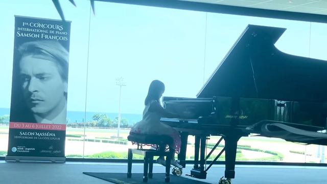 Minuet G et 6 variations - Lucie au Concours International de piano Samson François смотреть онлайн