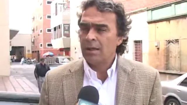 Fajardo estuvo en la audiencia del alcalde Alonso Salazar смотреть онлайн