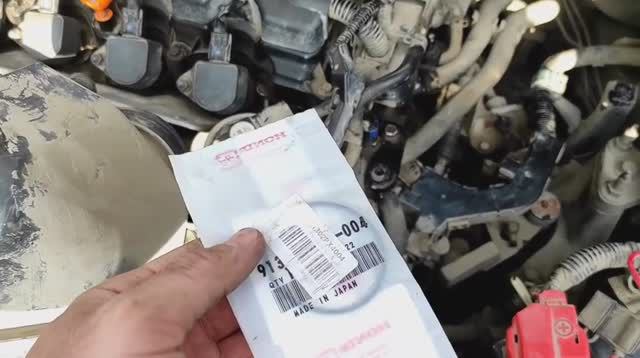 Замена уплотнительного кольца заглушки распредвала Honda Civic 4D смотреть онлайн