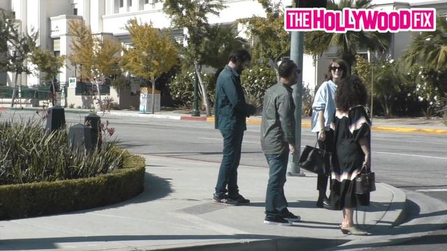 Office Space Star Ron Livingston Looks Unrecognizable While Out For A Walk In Beverly Hills, CA смотреть онлайн