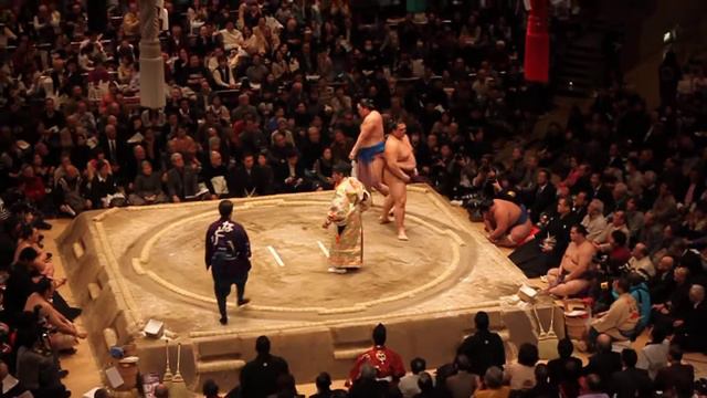 Tokyo Hatsu basho 2011 - Kisenosato - Okinoumi combat.MOV смотреть онлайн