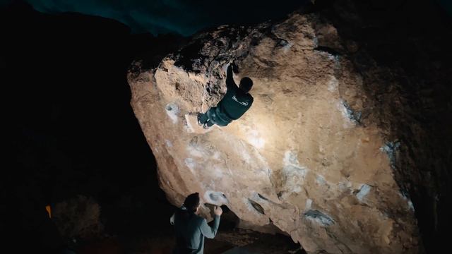 Bishop Bouldering: The Hulk - V6 (Dyno Beta) смотреть онлайн