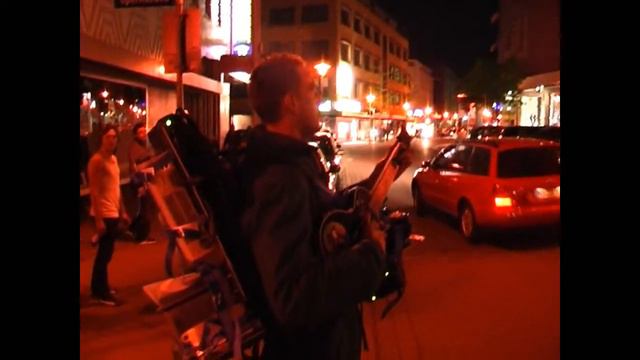 Guerilla Lightning - Guitar Hero Living Beamer Man - Amazing Light Machine смотреть онлайн