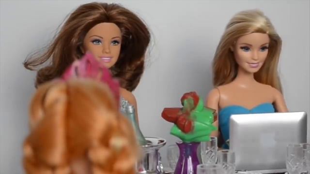 Barbie Leticia escoge el nombre de la Princesita en la fiesta de Bautizo!!! Totoykids смотреть онлайн