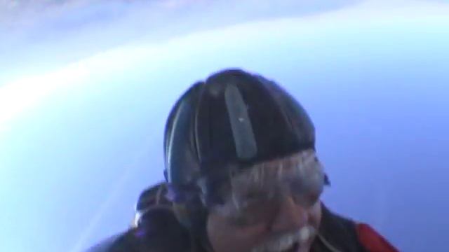 MIKE MUSCAT FREEFLYING HEAD DOWN смотреть онлайн