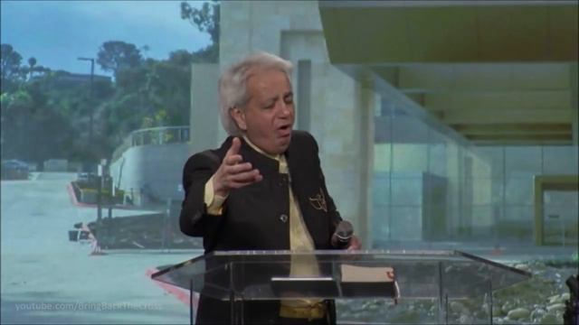 Benny Hinn sings "Holy Spirit Worship Medley" смотреть онлайн
