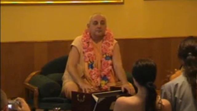 Suhotra Swami - Kirtan Before Program (Prague 2004)