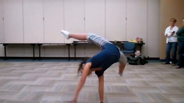Erica works on her Ralenkova (barrel cartwheel)! смотреть онлайн