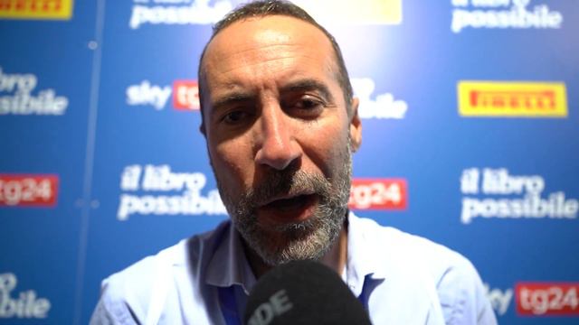 Intervista a Luca Sommi alla terza giornata della XXII edizione de Il Libro Possibile смотреть онлайн