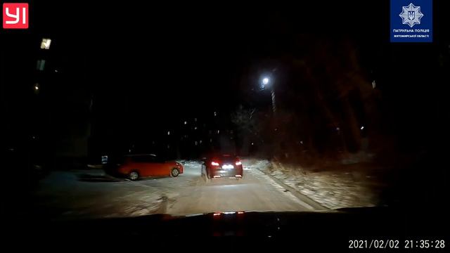 У Житомирі розпочато кримінальне провадження через травмування водієм іномарки поліцейського смотреть онлайн