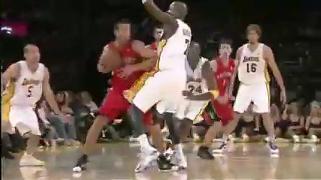 Jordan Farmar Dunks on Chris Bosh's Family.mp4 смотреть онлайн