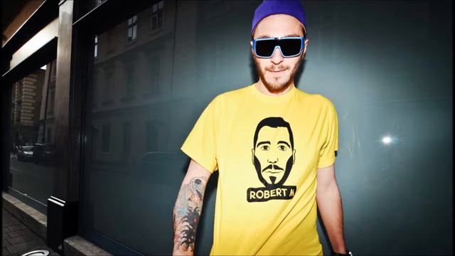 Robert M - For Love ft. Akil Wingate (Club Mix) смотреть онлайн