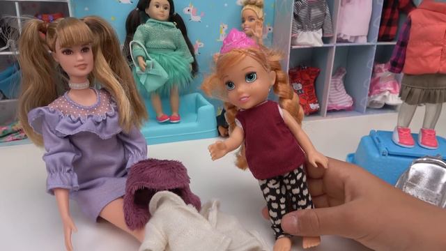 Elsa and Anna toddlers need new clothes!! смотреть онлайн