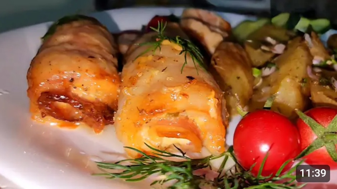 МЯСНЫЕ РУЛЕТИКИ С НАЧИНКОЙ.???И КАРТОФЕЛЬ ПО-ДЕРЕВЕНСКИ.?? смотреть онлайн