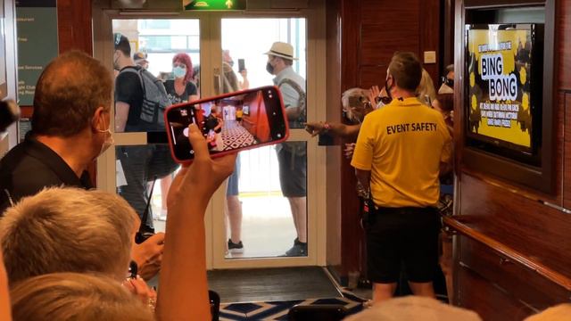 Eric Singer, Gene Simmons & Shannon Tweed arriving to KISS KRUISE X, 2021 смотреть онлайн
