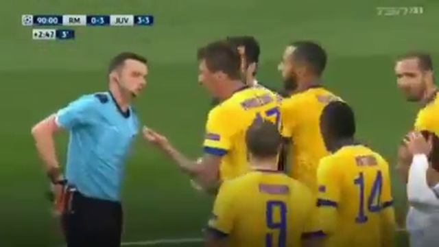 Buffon xingando o juiz смотреть онлайн