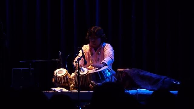 Hafeez Ahmed Alvi @ Metropol - HARRI STOJKA INDIA EXPRESS смотреть онлайн