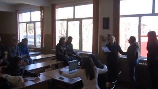 12 Б клас изпълнява "Аз искам", 04.04.13г смотреть онлайн