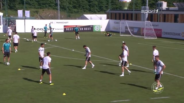 Rondo 5x2+1 en 2 Subespacios - Joachim Löw - Alemania смотреть онлайн