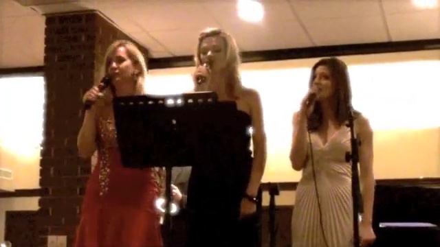 Sisters: Missi Pyle, DeDe & Meredith Pyle Sing Mister Santa Song!
