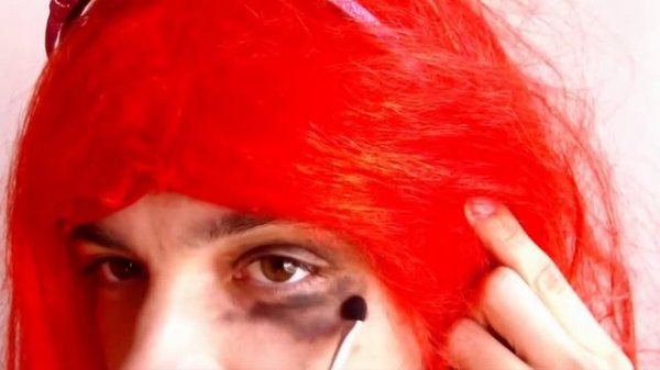 Smokey Eyes schminken - Genevieve machts vor! Augen Make-Up Tutorial Parodie