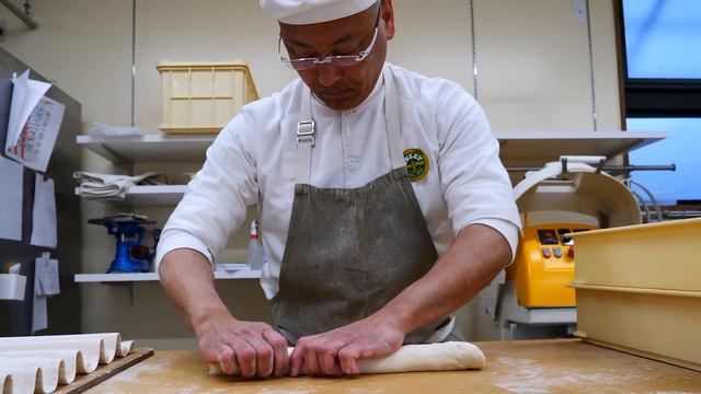 外まで行列ができるシアトル発の歴史ある老舗ベーカリー！パン屋さんのパン作り！Amazing Skills of Japanese Bakers 【スイート塩尻店】ASMR смотреть онлайн