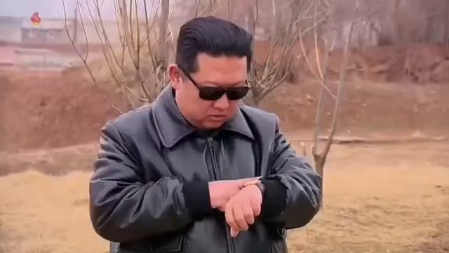 Ким Чен Ын и его новейшая ядерная ракета смотреть онлайн