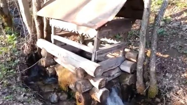 Нашли в горах весной сказочный колодец-родничок