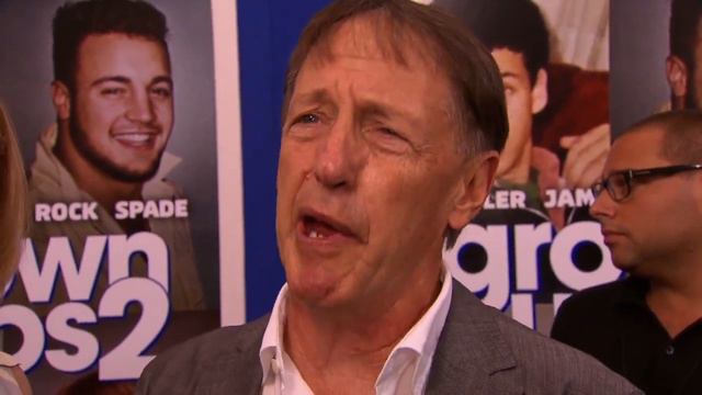 Grown Ups 2 Premiere: Director Dennis Dugan Interview | ScreenSlam смотреть онлайн