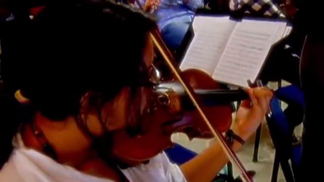 Violinista japonés será parte de la orquesta que rendirá homenaje a la llegada del papa a Ecuador смотреть онлайн