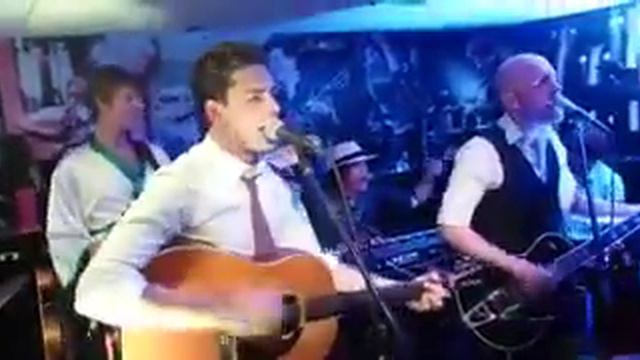Douwe Bob - Slow Down tijdens opening bar Stockholm смотреть онлайн