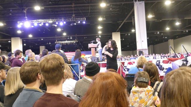 The Audience After DeVotchka and Pilar Chapa at The Bernie Sanders Rally смотреть онлайн