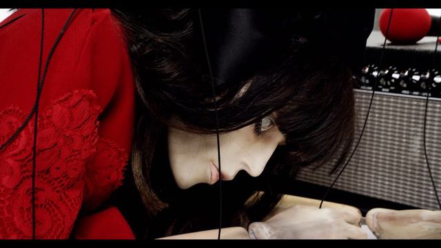 Devil or Angel? The Lou Doillon Video by Inez & Vinoodh смотреть онлайн