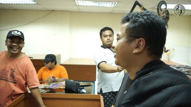 VLOG REVIEW KOLEKSI WAYANG MILIK PAK KONDANG SUTRISNO DI MTU CILEUNGSI смотреть онлайн