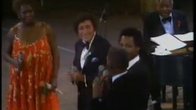 Joe Williams, George Benson, Tony Bennett & Sarah Vaughan - Roll'Em Pete/One O'Clock Jump смотреть онлайн