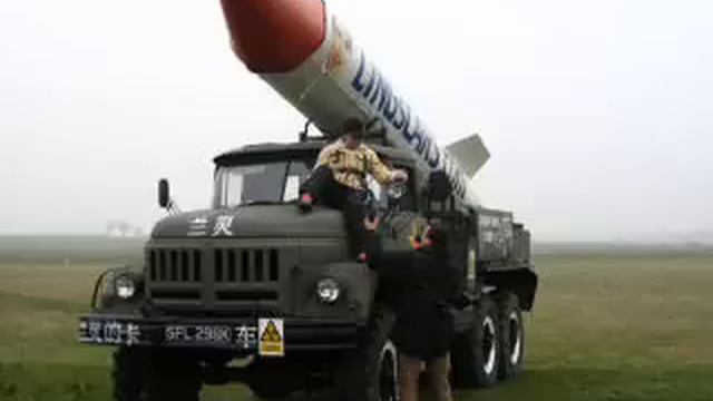 Nuclear Rocket Truck / Financial Times photo shoot with Ling смотреть онлайн