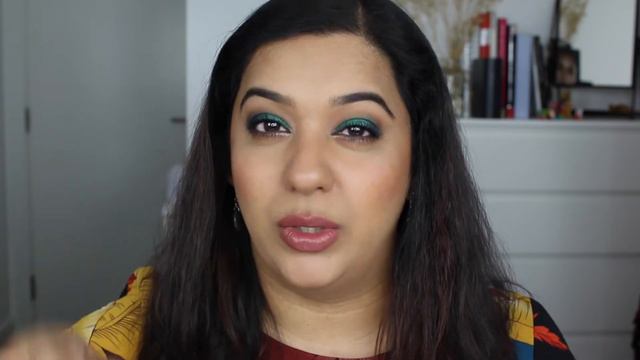 How to use multi chrome eyeshadows Feat. Karla Cosmetics multi chromes смотреть онлайн