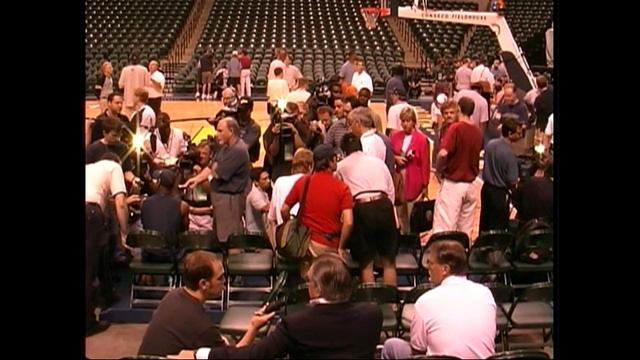 Leon Kersten in Indianapolis bij Rik Smits, NBA-finals juni 2000. смотреть онлайн