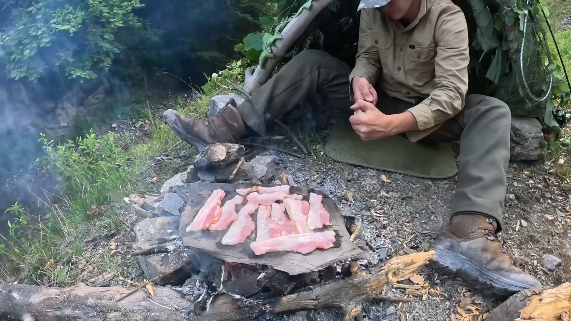 ЛОВИТЕ И ГОТОВЬТЕ дикую горную ФОРЕЛЬ в одиночку! (Видео от Друга) часть 1.  #рыбалка