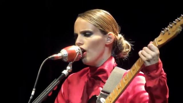 Anna Calvi - Desire (Live @ Alcatraz, Milan) смотреть онлайн