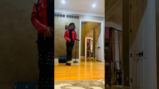 Beat It live in Des Peres by MJ tribute artist Davo MJ смотреть онлайн