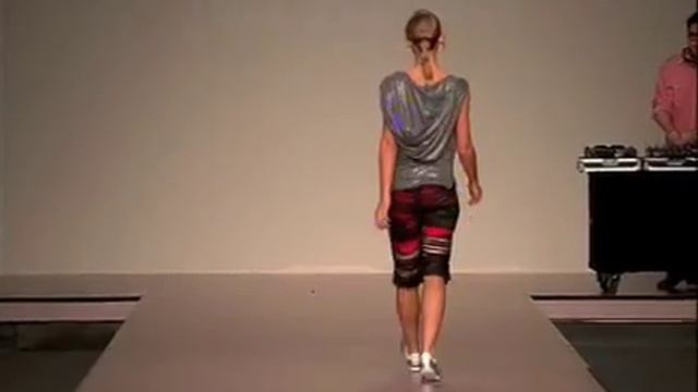 Joan Fabregas en Madrid Fashion Week Pasarela Cibeles Part 2 смотреть онлайн