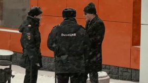 Эдвард Билл сломал ПОЛИЦИОНЕРА