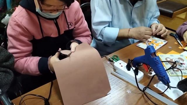 Новогодняя открытка - «Символ года» в технике: «конструирование из фоамирана». Клуб Чайка. смотреть онлайн