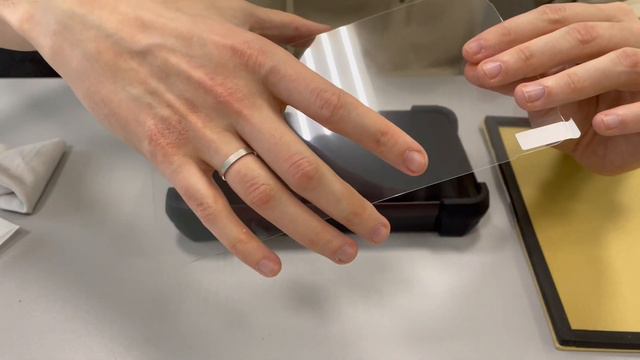 ZENITH Z5: Порядок наклейки защитного стекла смотреть онлайн